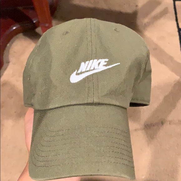 army green nike hat